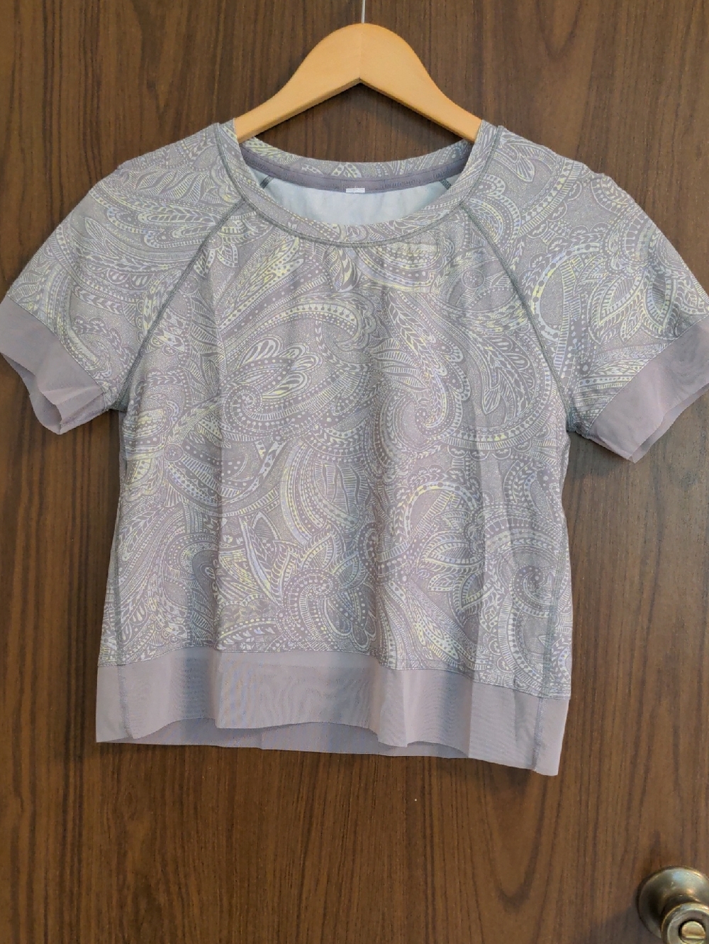 EUC Lululemon Stripe In Stride SS Shirt